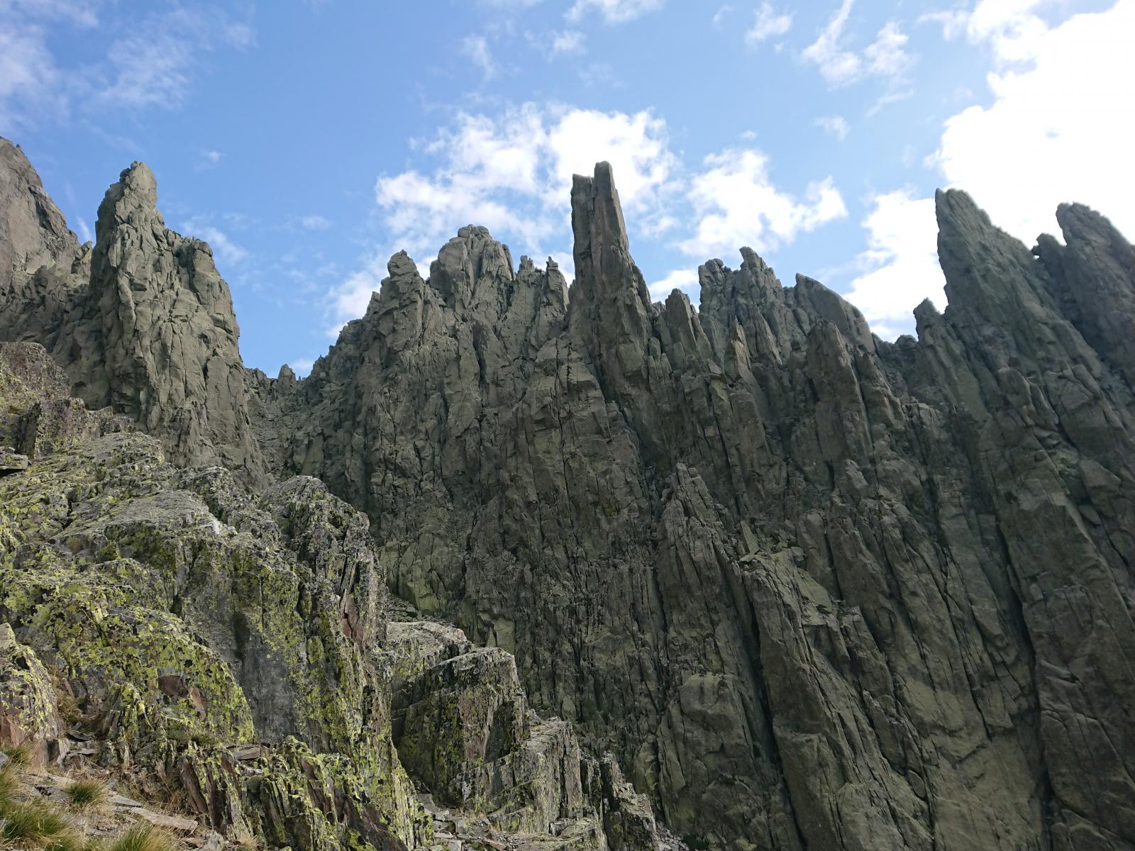 Montaas; riscos y cumbres milenarias. 